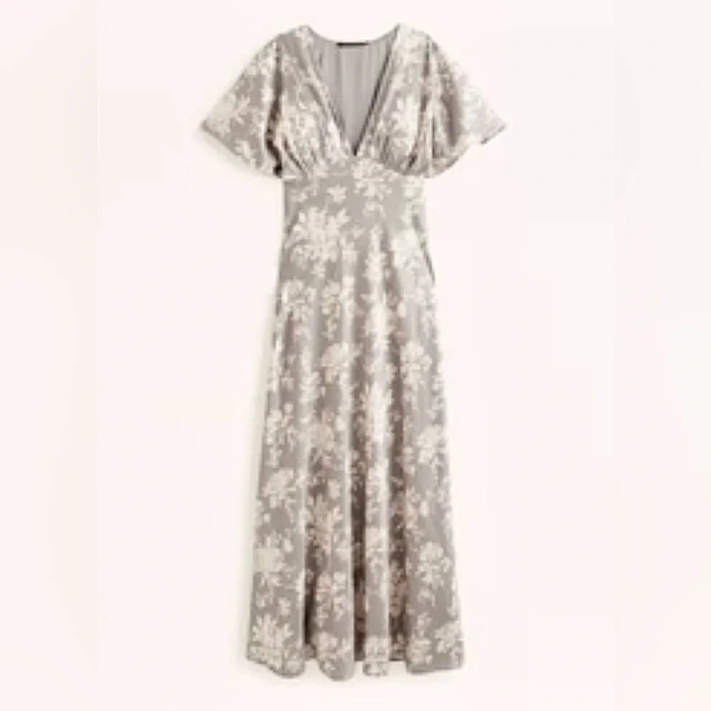 🆕 NWT Abercrombie & Fitch Flutter Sleeve Satin Maxi Dress • Grey Pattern• XS
